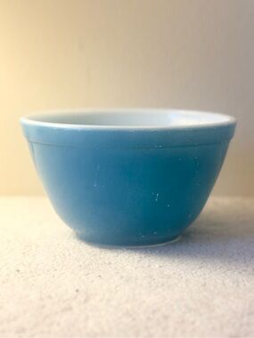 Pyrex 401 1 1/2 PT Mixing Bowl Primary Blue